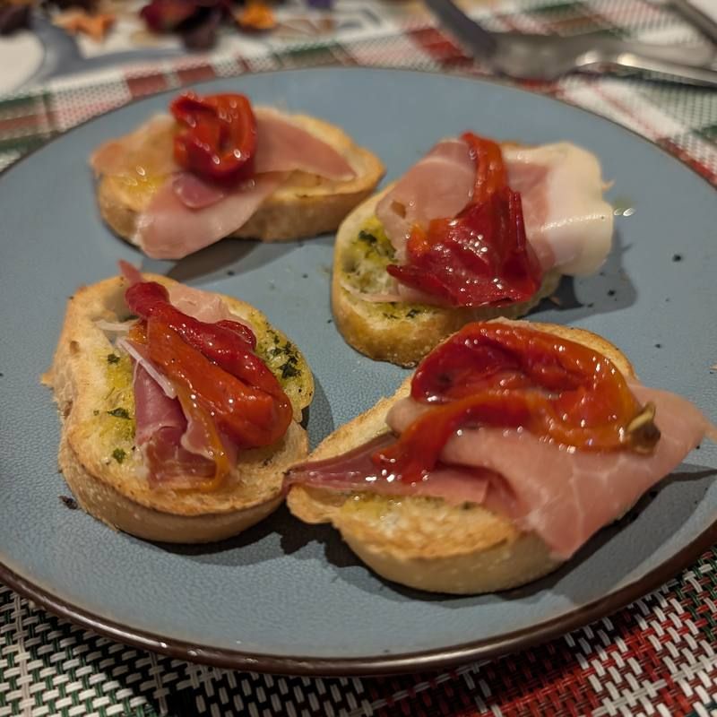 Crostini con jamón