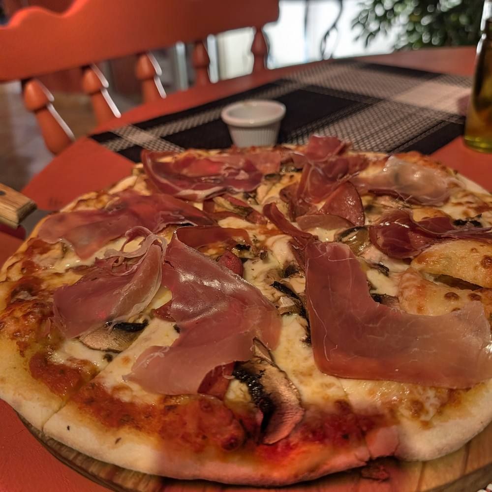 Pizza con jamón serrano